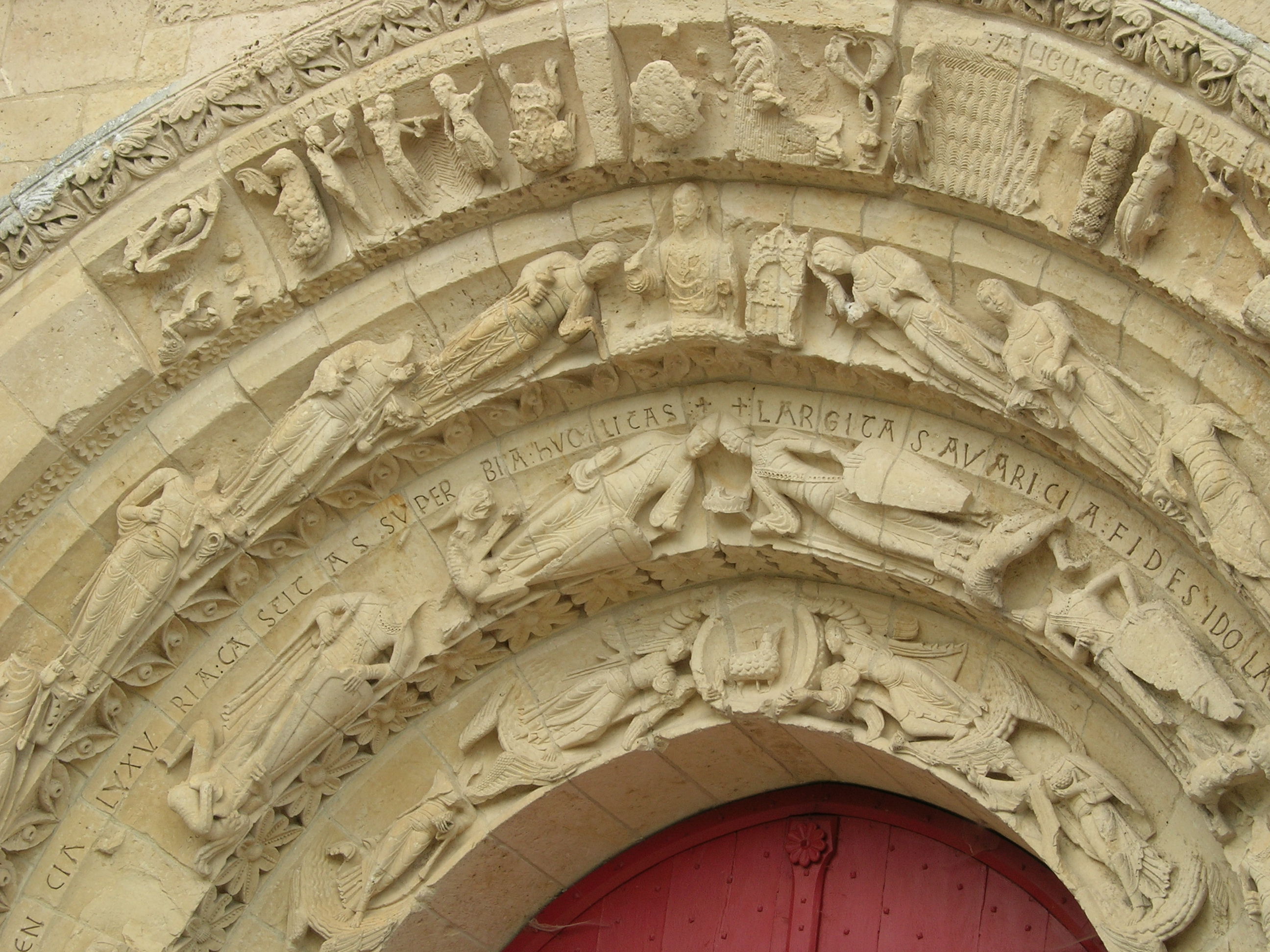 Portail de l'église Saint Pierre à Aulnay de Saintonge